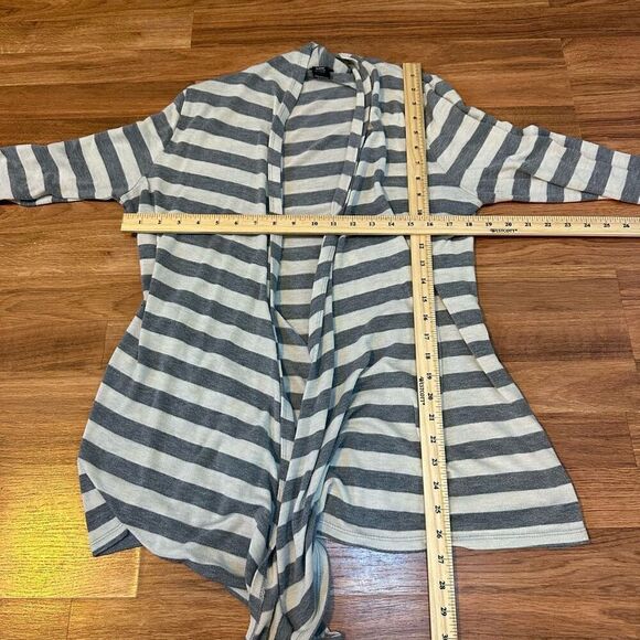 Rue 21 women’s cardigan - gray and cream color size XL - Picture 4 of 10
